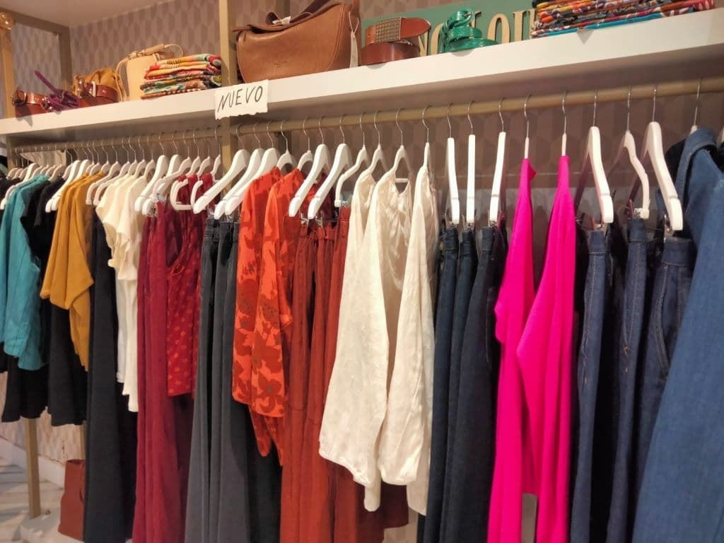 Nueva temporada primavera/verano 2026 y muchas otras prendas con descuento. También zona outlet-50%