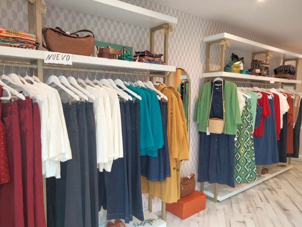 Rebajas temporada primavera/verano 2026 y muchas otras prendas con descuento. También zona outlet-50%