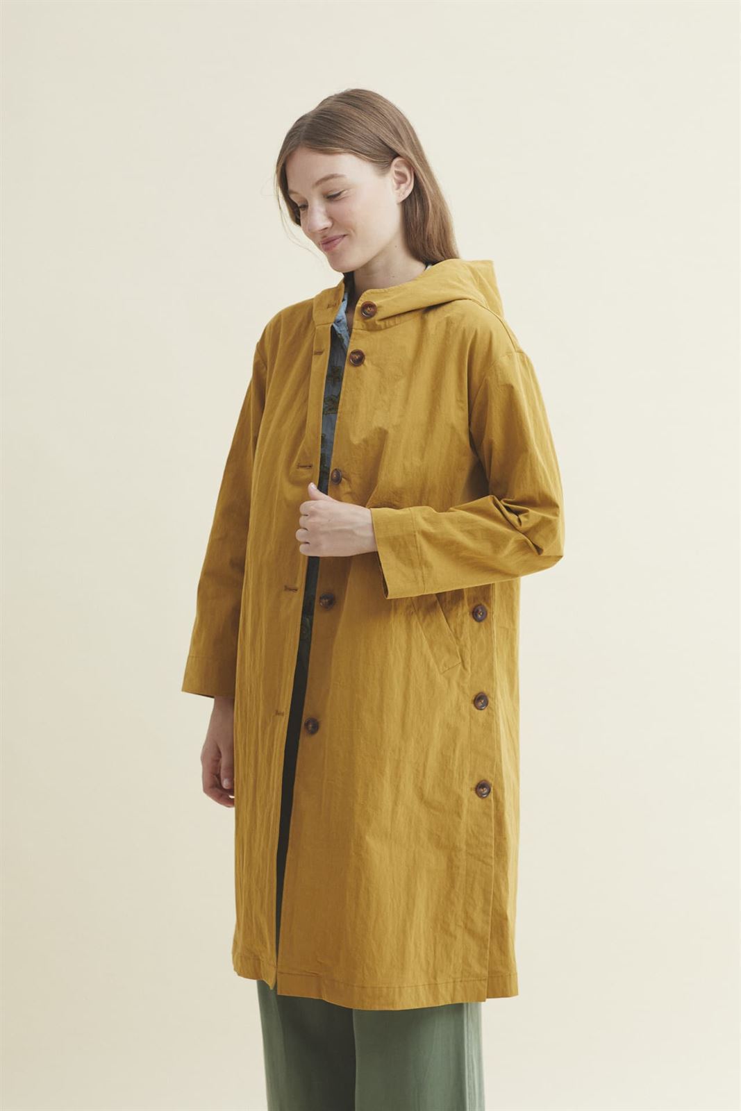 Trench con capucha básico - Imagen 1