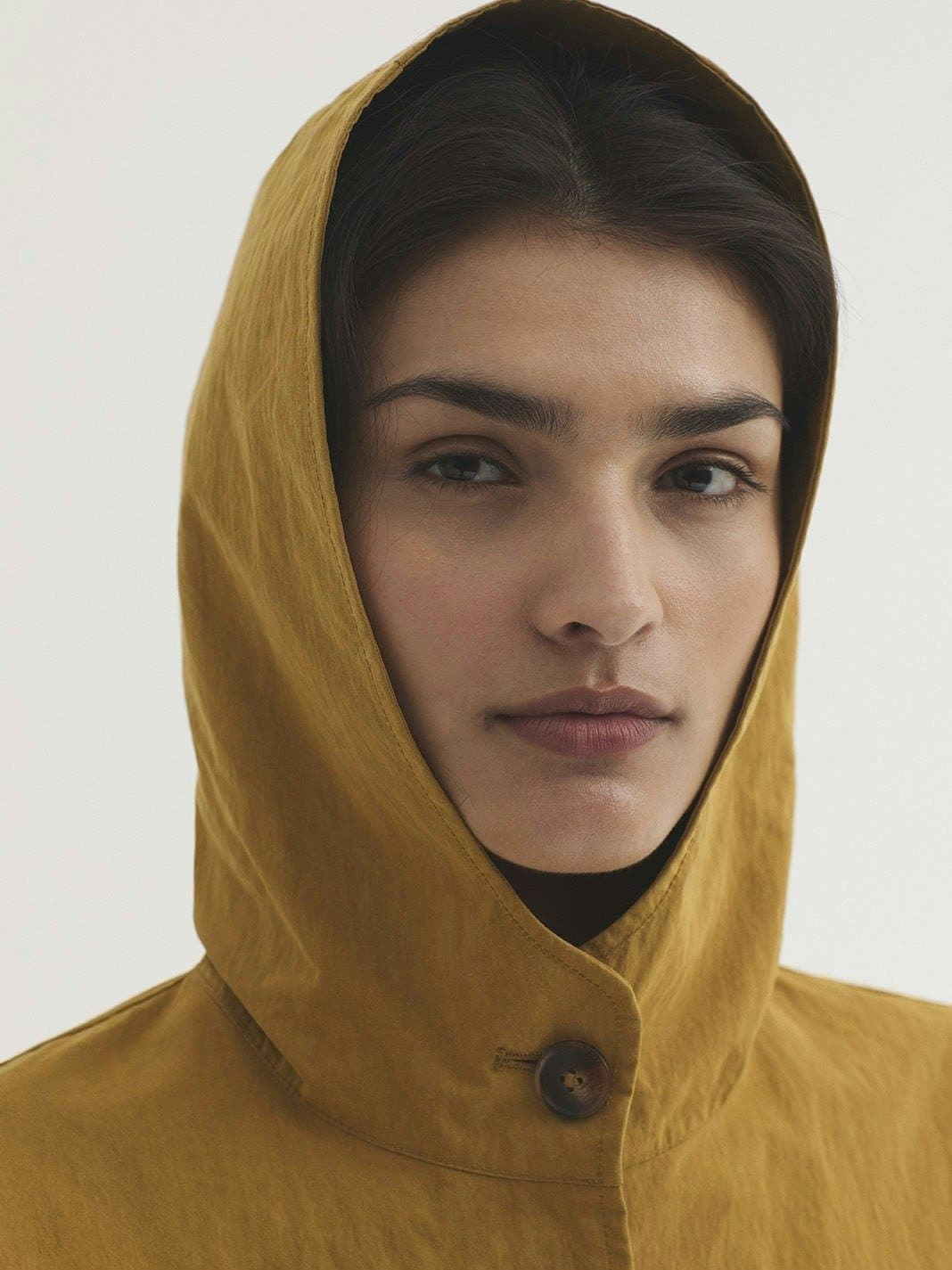 Trench con capucha básico - Imagen 5